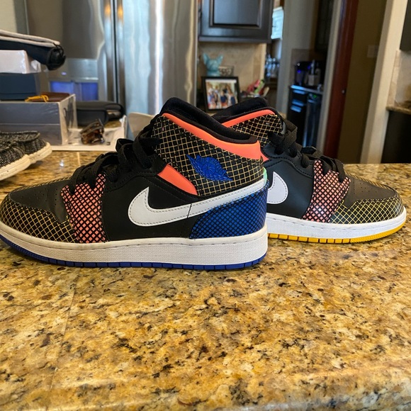 Jordan 1 Youth Mid( Multi Color Grid) - Picture 1 of 5